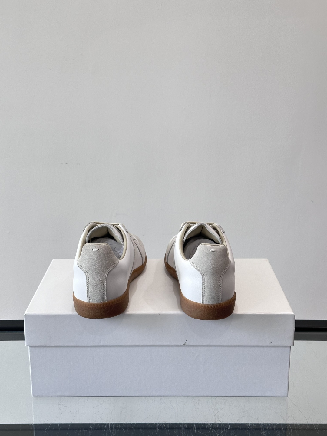 Maison Margiela经典德训鞋，简约复古风，真皮+羊皮内里，质感细腻又舒适。生胶鞋底抓地力强，