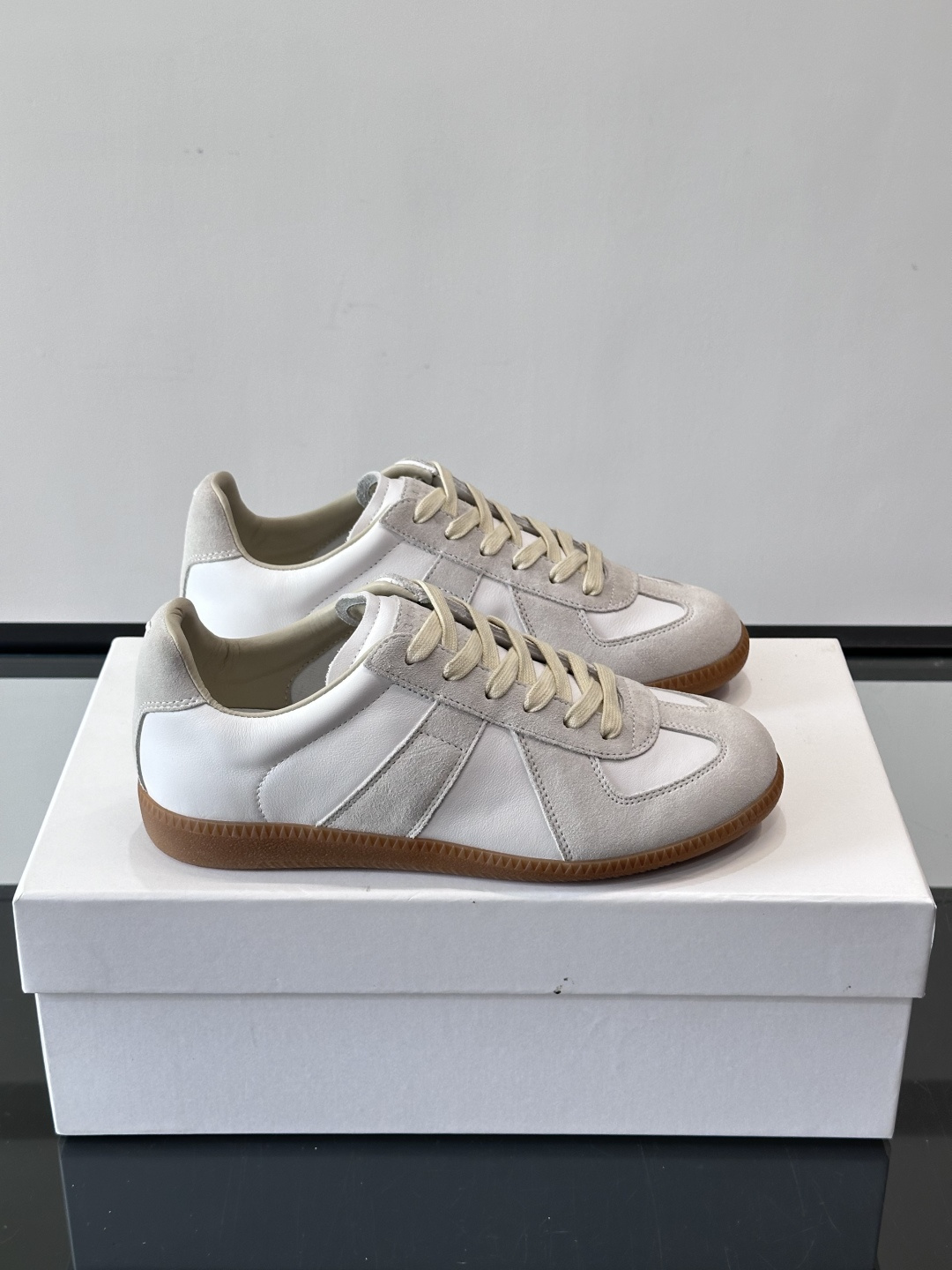 Maison Margiela经典德训鞋，简约复古风，真皮+羊皮内里，质感细腻又舒适。生胶鞋底抓地力强，