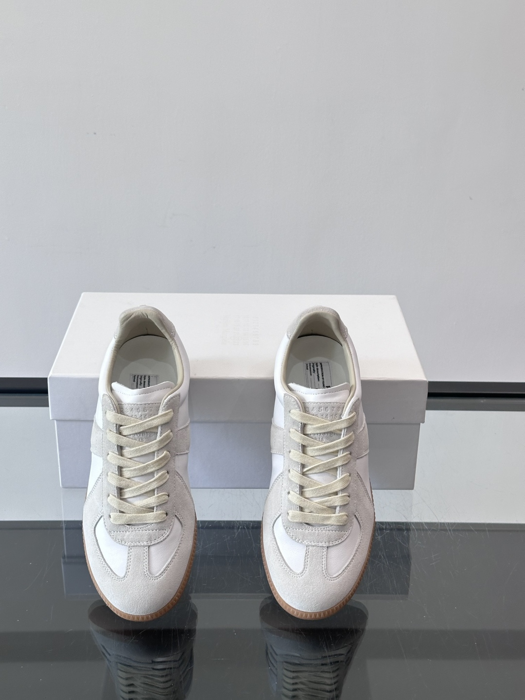 Maison Margiela经典德训鞋，简约复古风，真皮+羊皮内里，质感细腻又舒适。生胶鞋底抓地力强，