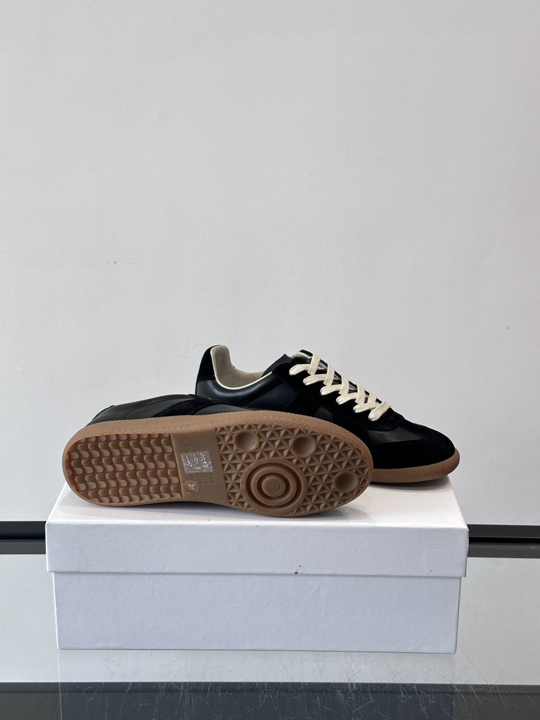 Maison Margiela经典德训鞋，简约复古风，真皮+羊皮内里，质感细腻又舒适。生胶鞋底抓地力强，