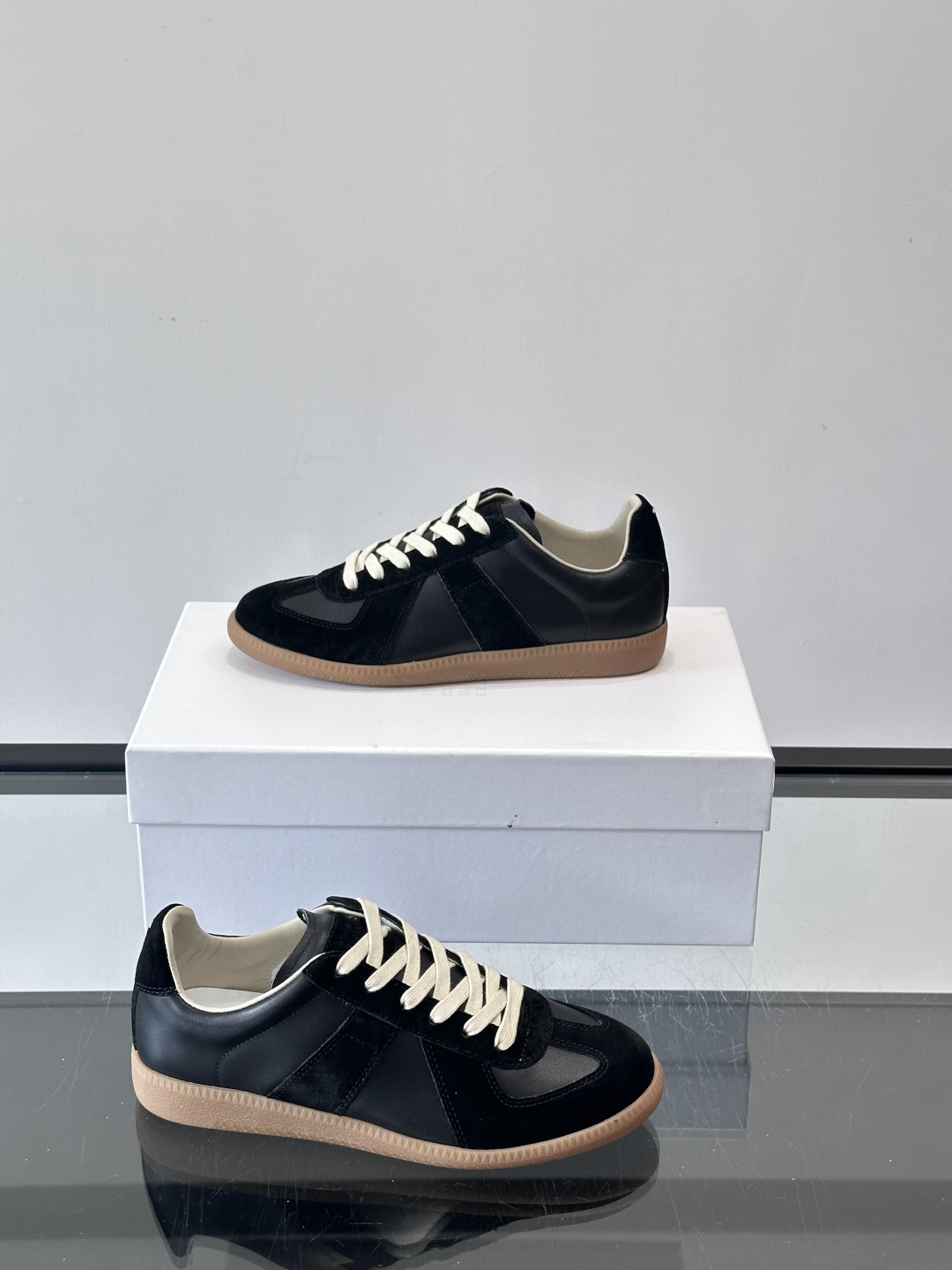 Maison Margiela经典德训鞋，简约复古风，真皮+羊皮内里，质感细腻又舒适。生胶鞋底抓地力强，