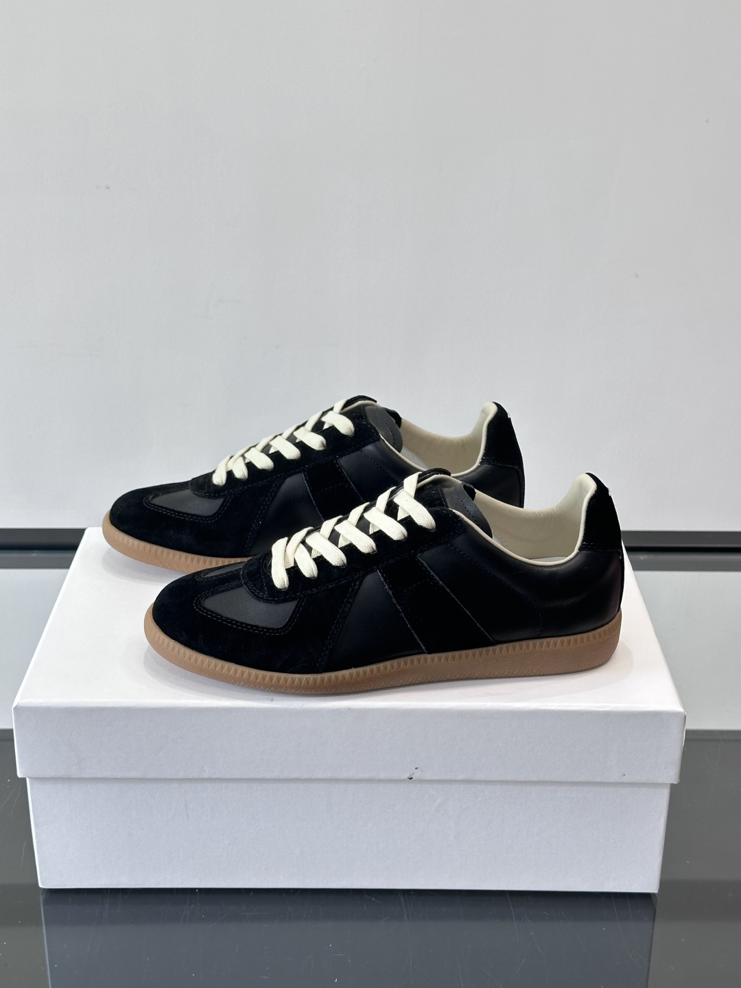 Maison Margiela经典德训鞋，简约复古风，真皮+羊皮内里，质感细腻又舒适。生胶鞋底抓地力强，