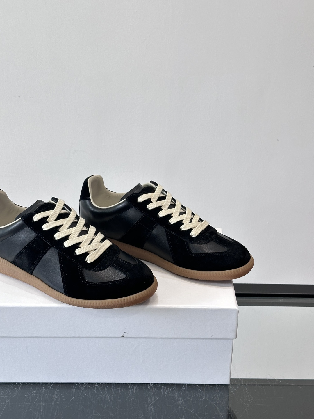 Maison Margiela经典德训鞋，简约复古风，真皮+羊皮内里，质感细腻又舒适。生胶鞋底抓地力强，