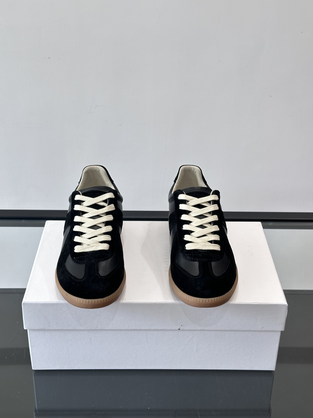 Maison Margiela经典德训鞋，简约复古风，真皮+羊皮内里，质感细腻又舒适。生胶鞋底抓地力强，