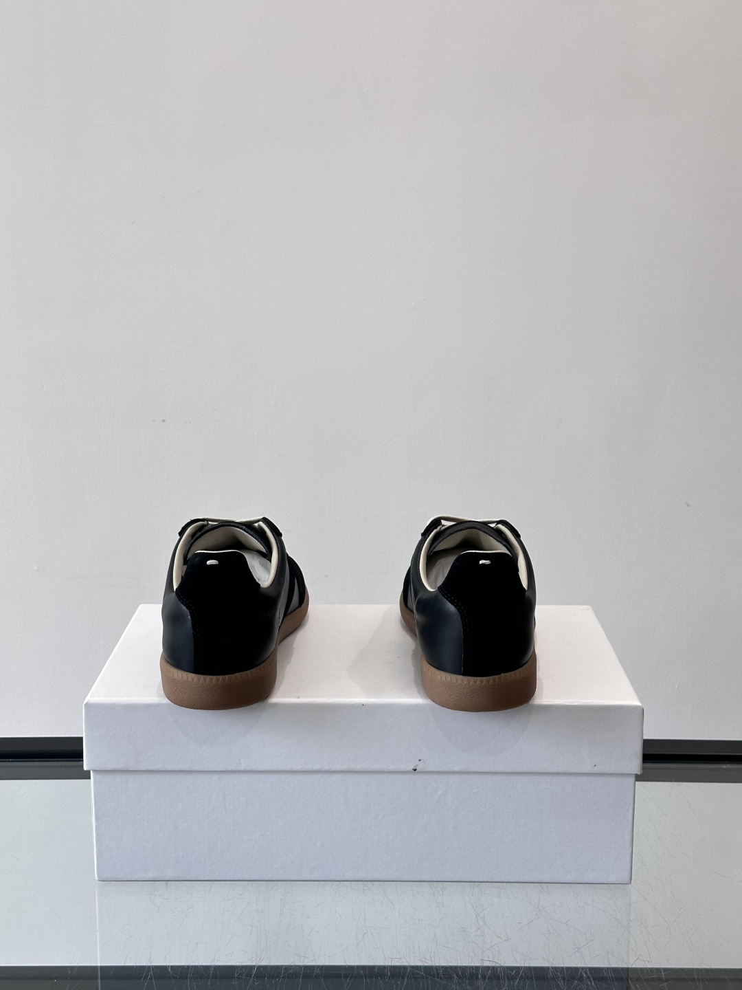 Maison Margiela经典德训鞋，简约复古风，真皮+羊皮内里，质感细腻又舒适。生胶鞋底抓地力强，