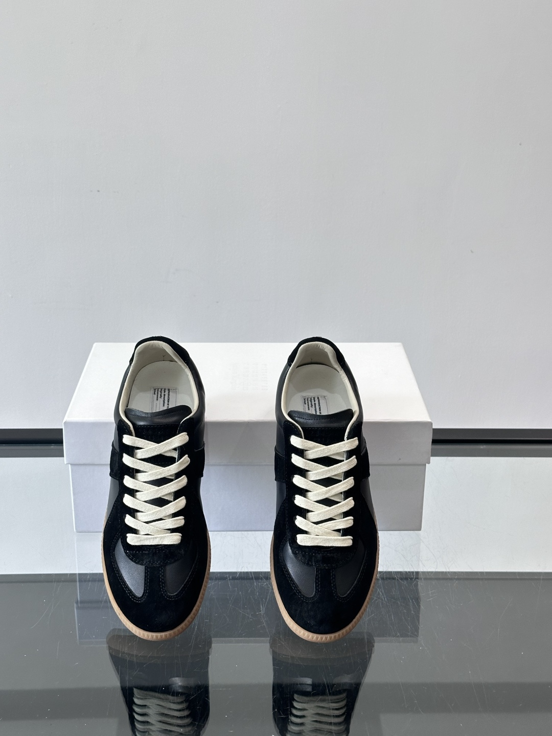 Maison Margiela经典德训鞋，简约复古风，真皮+羊皮内里，质感细腻又舒适。生胶鞋底抓地力强，