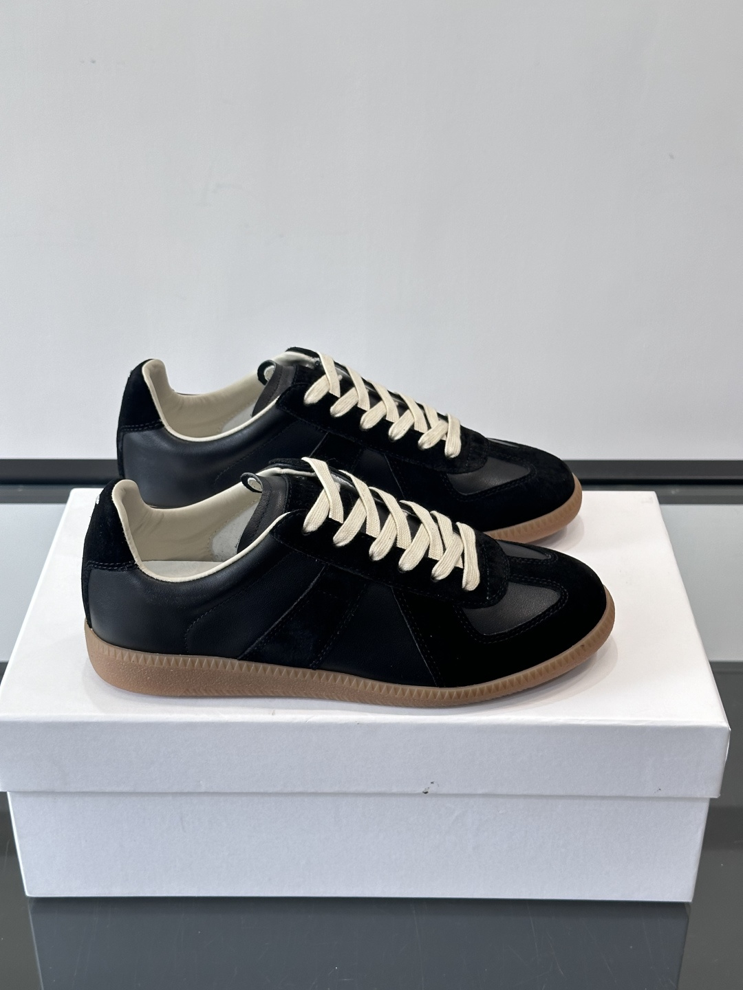 Maison Margiela经典德训鞋，简约复古风，真皮+羊皮内里，质感细腻又舒适。生胶鞋底抓地力强，