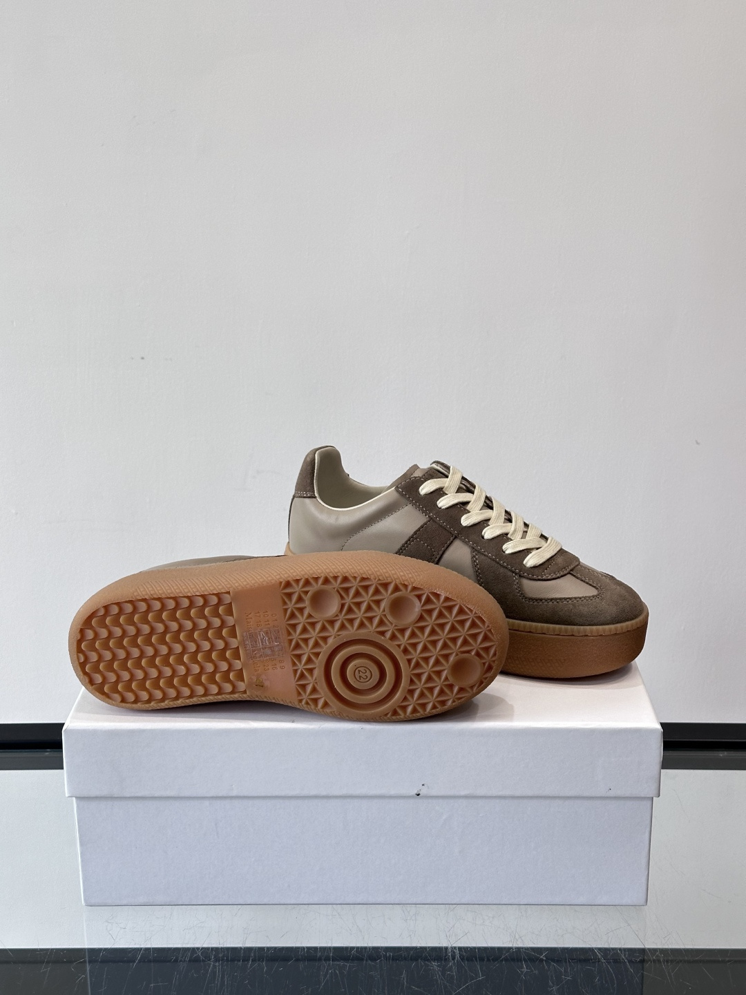 Maison Margiela MM6厚底德训鞋，经典T形真皮拼接，头层牛皮+高丝光牛皮，柔软细腻又透气