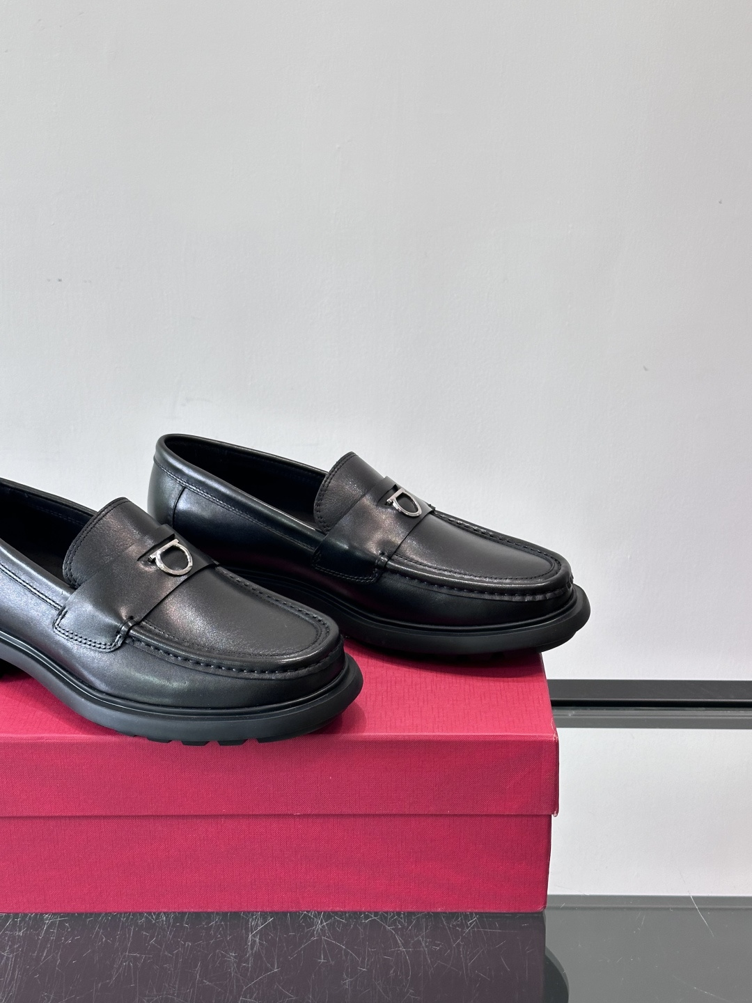 F🆕高端男士正装鞋休闲皮鞋，绅士臻享 型男必备 头层牛皮鞋面 皮质质感一览无余 小牛皮透气内里，橡胶大底