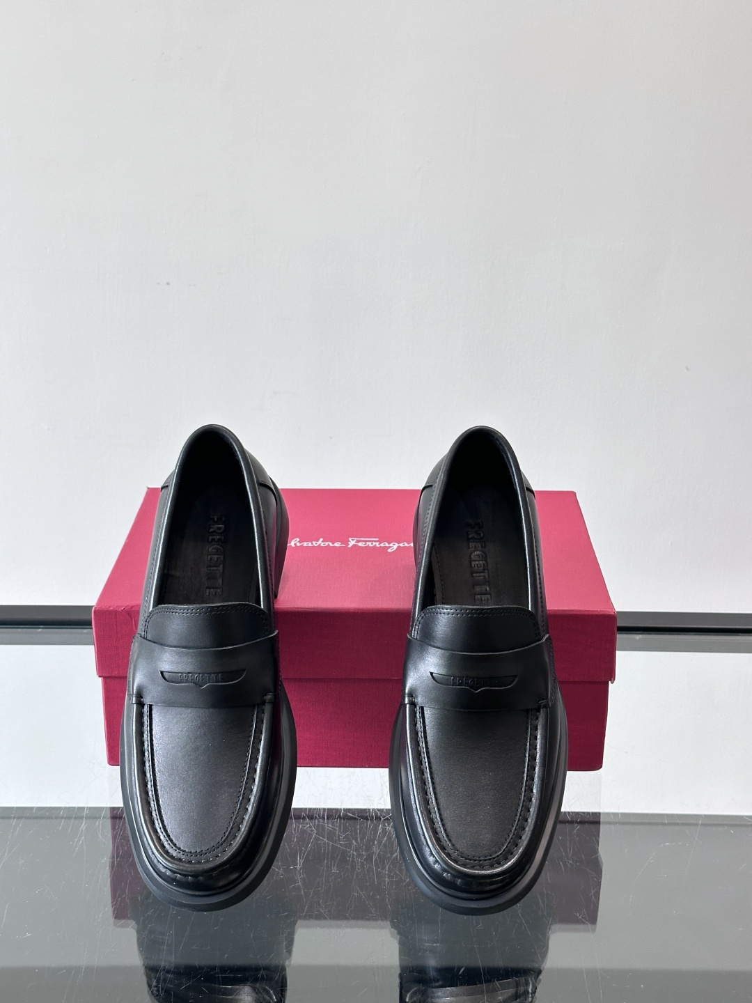 F🆕高端男士正装鞋休闲皮鞋，绅士臻享 型男必备 头层牛皮鞋面 皮质质感一览无余 小牛皮透气内里，橡胶大底