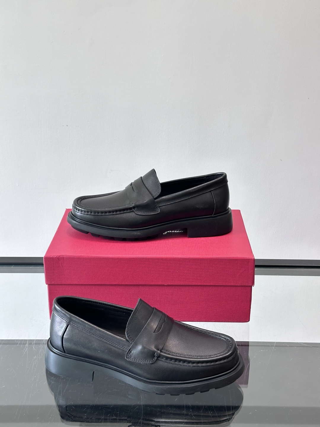 F🆕高端男士正装鞋休闲皮鞋，绅士臻享 型男必备 头层牛皮鞋面 皮质质感一览无余 小牛皮透气内里，橡胶大底