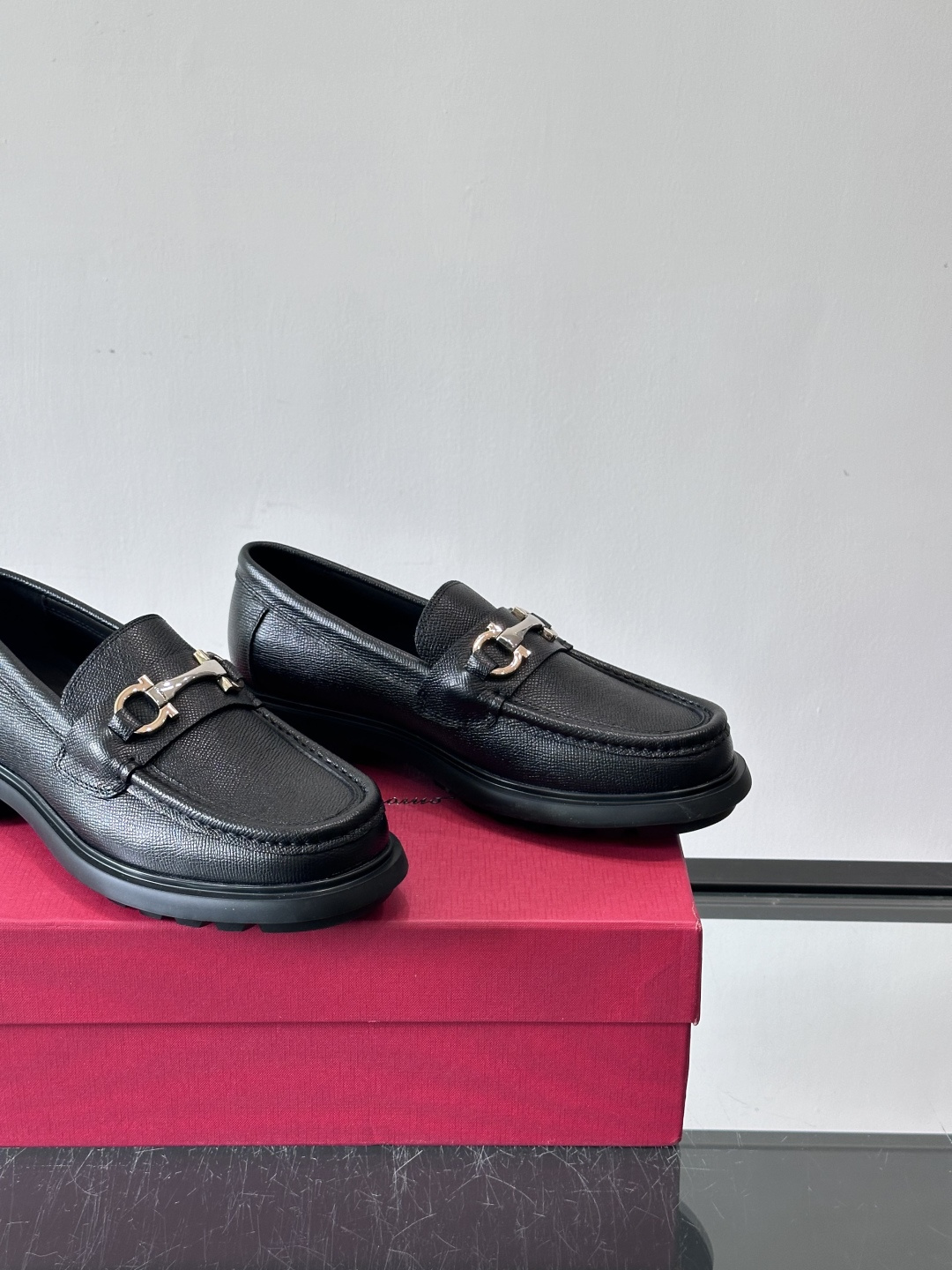 F🆕高端男士正装鞋休闲皮鞋，绅士臻享 型男必备 头层牛皮鞋面 皮质质感一览无余 小牛皮透气内里，橡胶大底