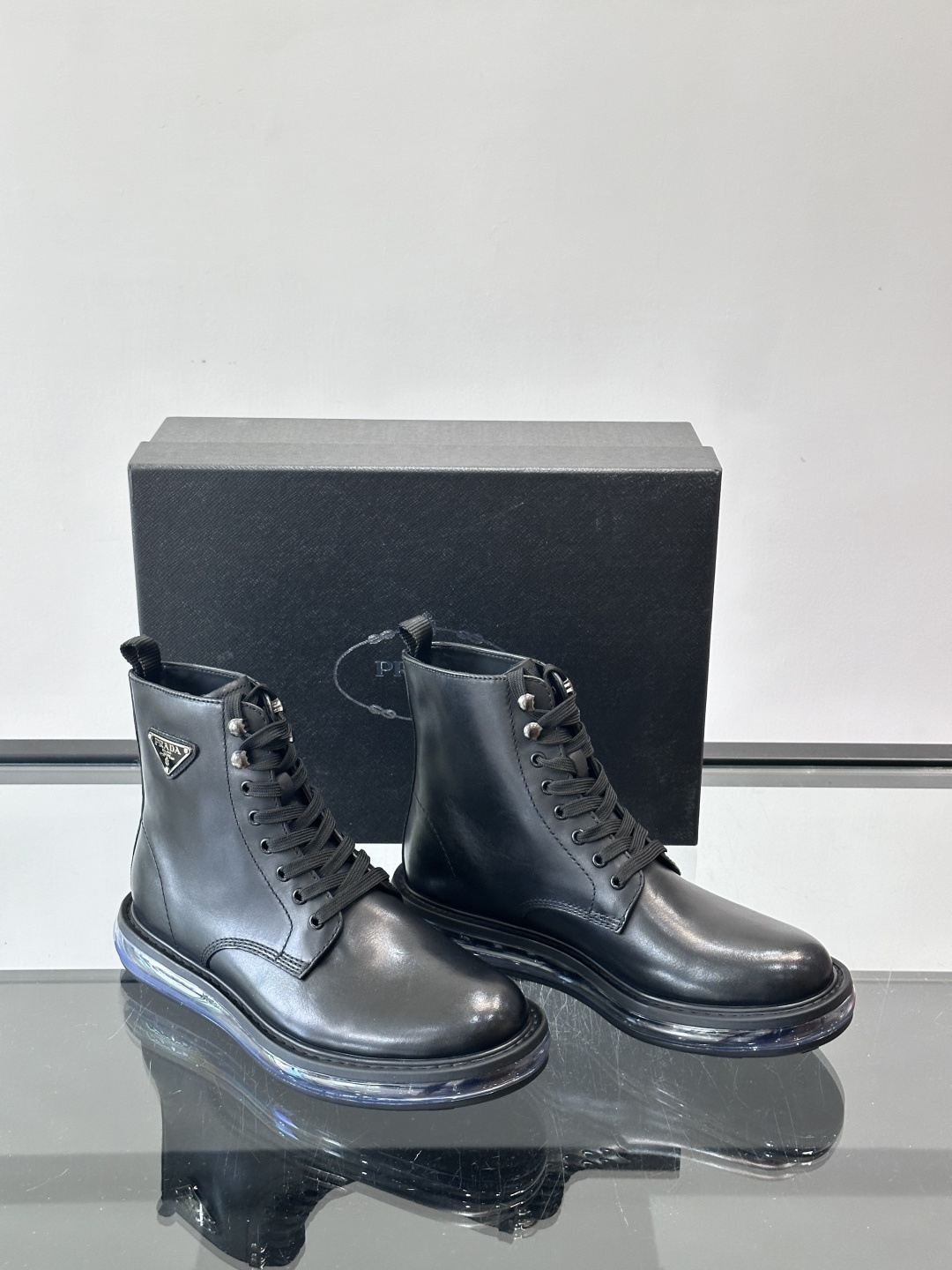 P家高端男士秋冬气垫高帮靴，进口头层牛皮打造，水染牛皮内里，原版气垫减震耐磨橡胶底，脚感舒适，高端大气！