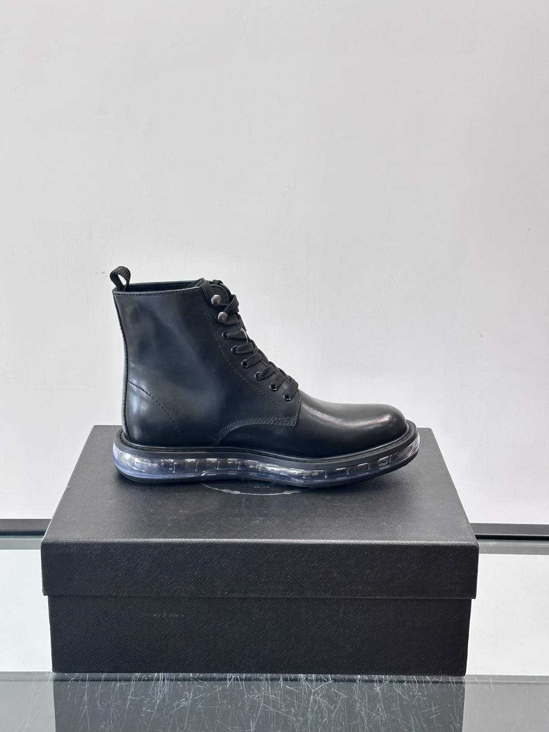 P家高端男士秋冬气垫高帮靴，进口头层牛皮打造，水染牛皮内里，原版气垫减震耐磨橡胶底，脚感舒适，高端大气！