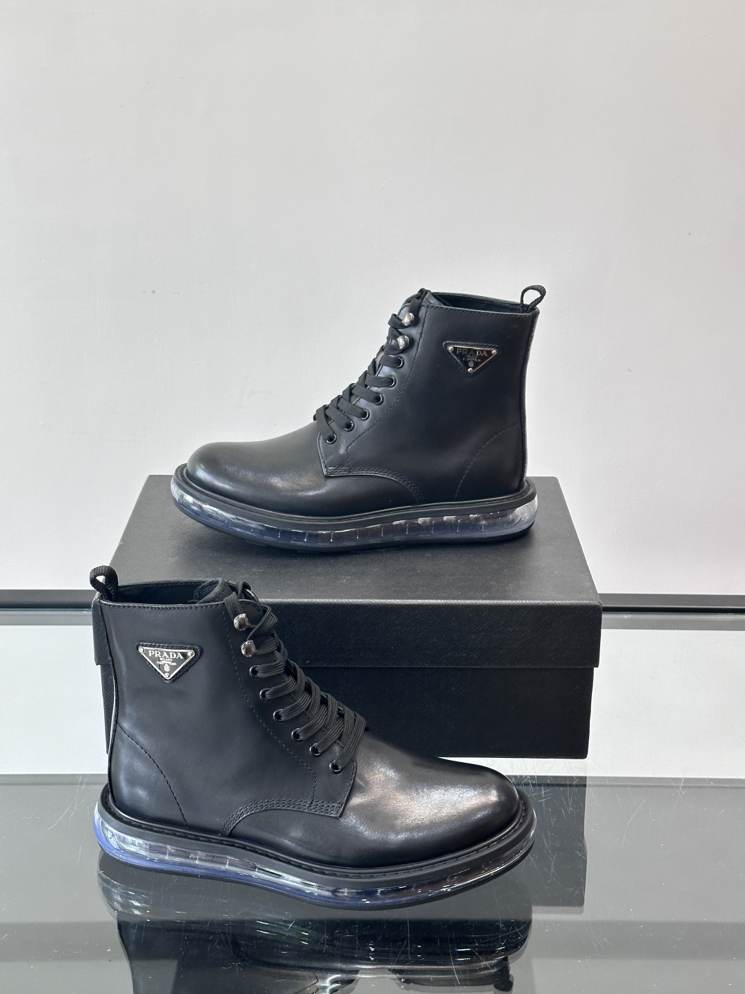 P家高端男士秋冬气垫高帮靴，进口头层牛皮打造，水染牛皮内里，原版气垫减震耐磨橡胶底，脚感舒适，高端大气！