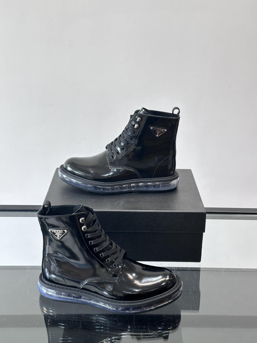 P家高端男士秋冬气垫高帮靴，进口头层牛皮打造，水染牛皮内里，原版气垫减震耐磨橡胶底，脚感舒适，高端大气！