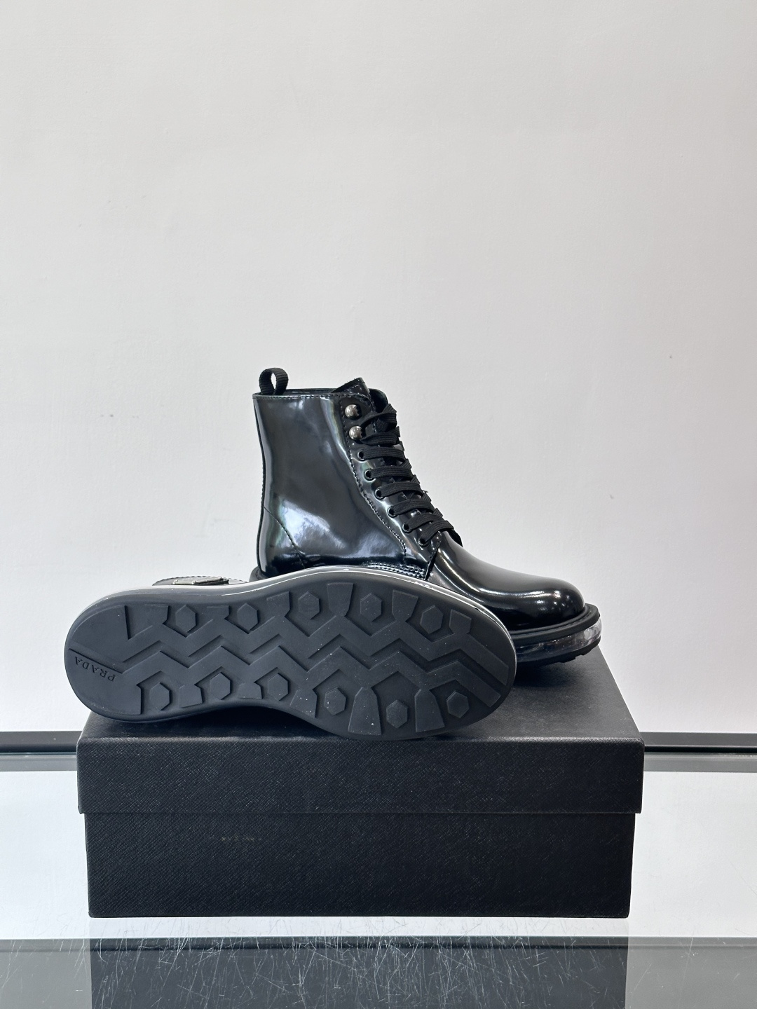 P家高端男士秋冬气垫高帮靴，进口头层牛皮打造，水染牛皮内里，原版气垫减震耐磨橡胶底，脚感舒适，高端大气！