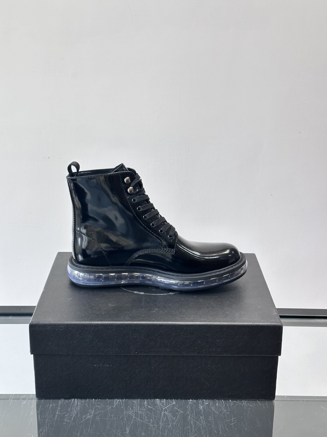 P家高端男士秋冬气垫高帮靴，进口头层牛皮打造，水染牛皮内里，原版气垫减震耐磨橡胶底，脚感舒适，高端大气！