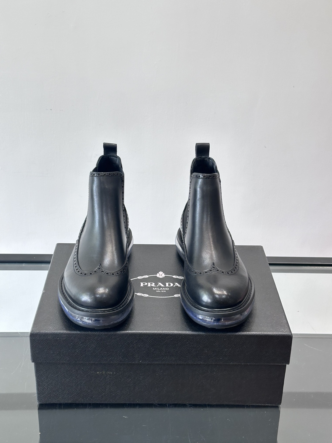 P家高端男士秋冬气垫高帮靴，进口头层牛皮打造，水染牛皮内里，原版气垫减震耐磨橡胶底，脚感舒适，高端大气！