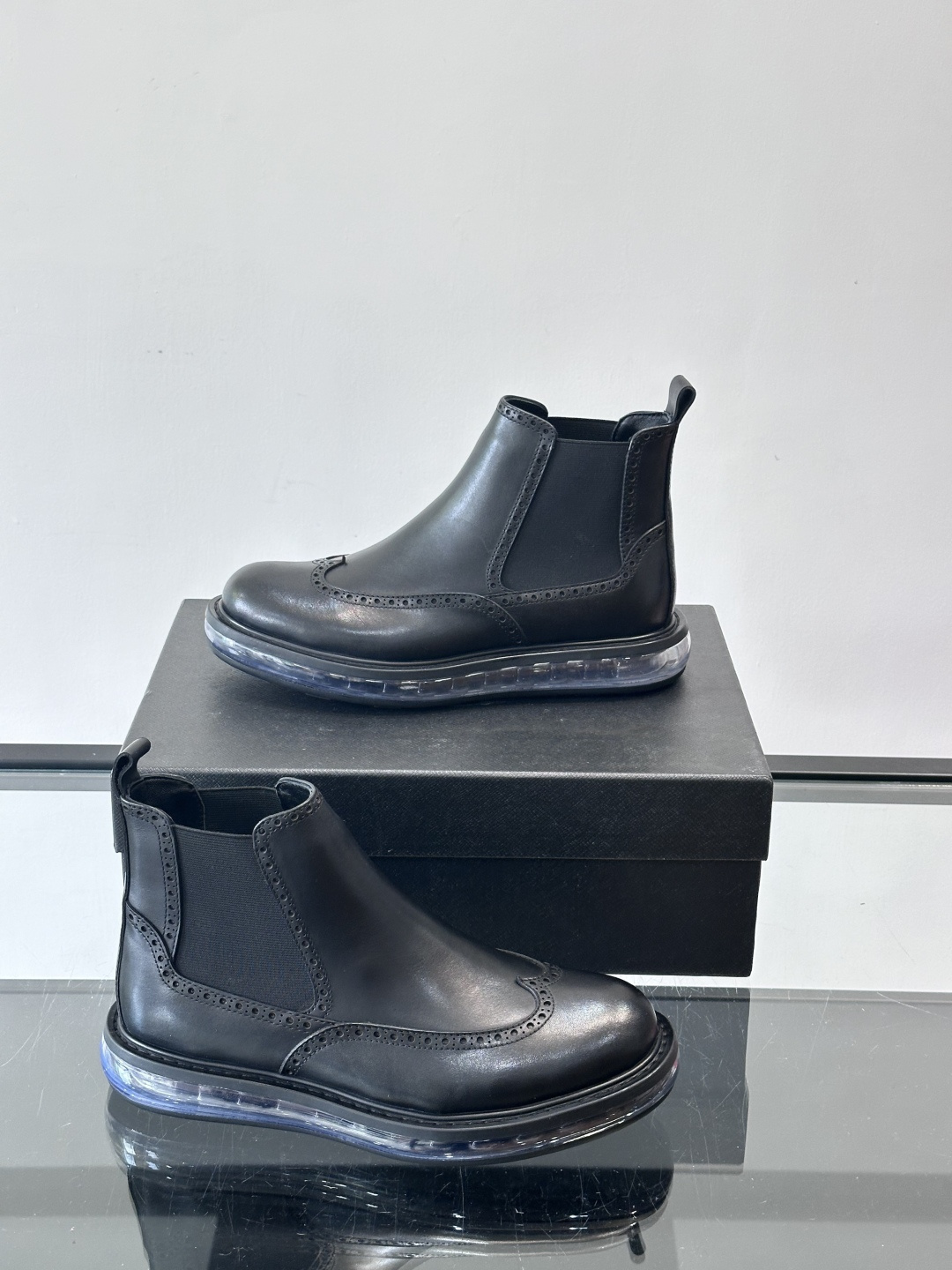 P家高端男士秋冬气垫高帮靴，进口头层牛皮打造，水染牛皮内里，原版气垫减震耐磨橡胶底，脚感舒适，高端大气！