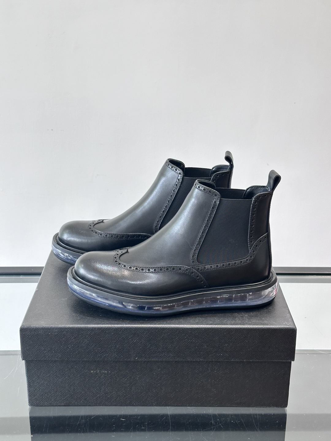 P家高端男士秋冬气垫高帮靴，进口头层牛皮打造，水染牛皮内里，原版气垫减震耐磨橡胶底，脚感舒适，高端大气！