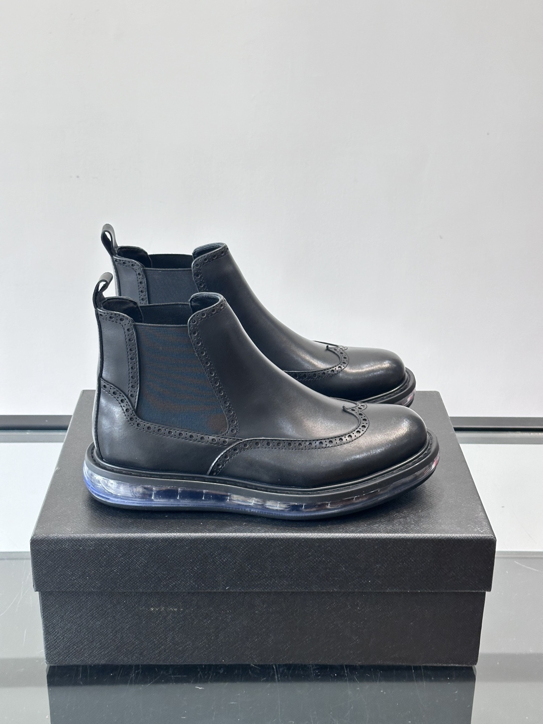 P家高端男士秋冬气垫高帮靴，进口头层牛皮打造，水染牛皮内里，原版气垫减震耐磨橡胶底，脚感舒适，高端大气！