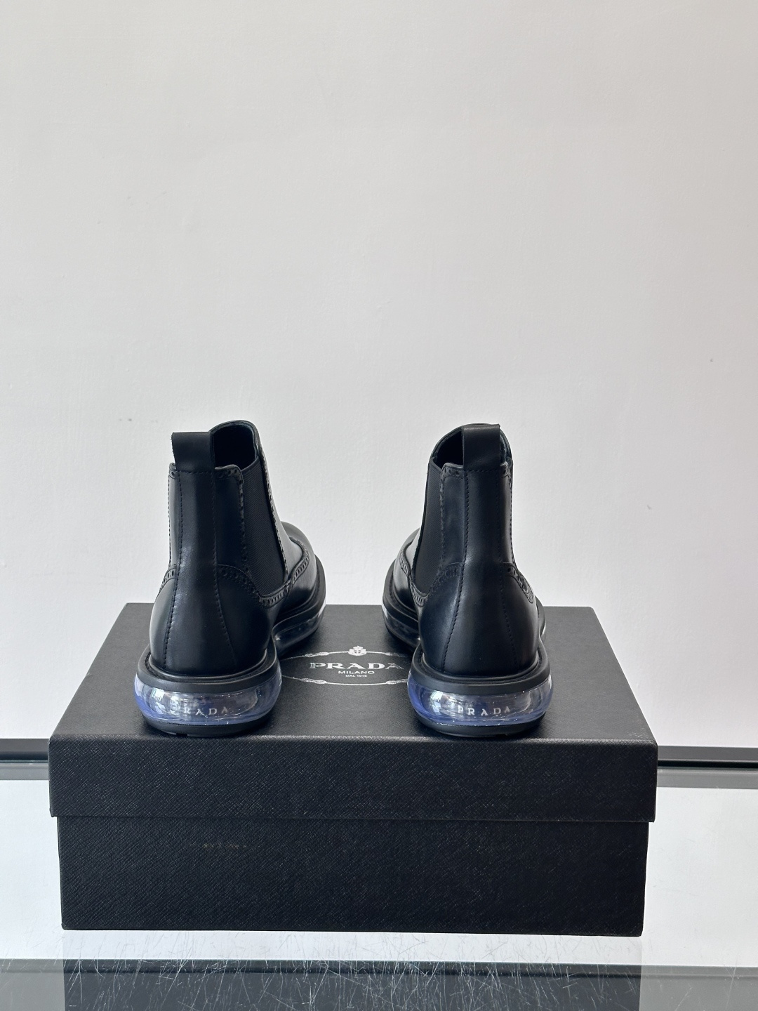 P家高端男士秋冬气垫高帮靴，进口头层牛皮打造，水染牛皮内里，原版气垫减震耐磨橡胶底，脚感舒适，高端大气！