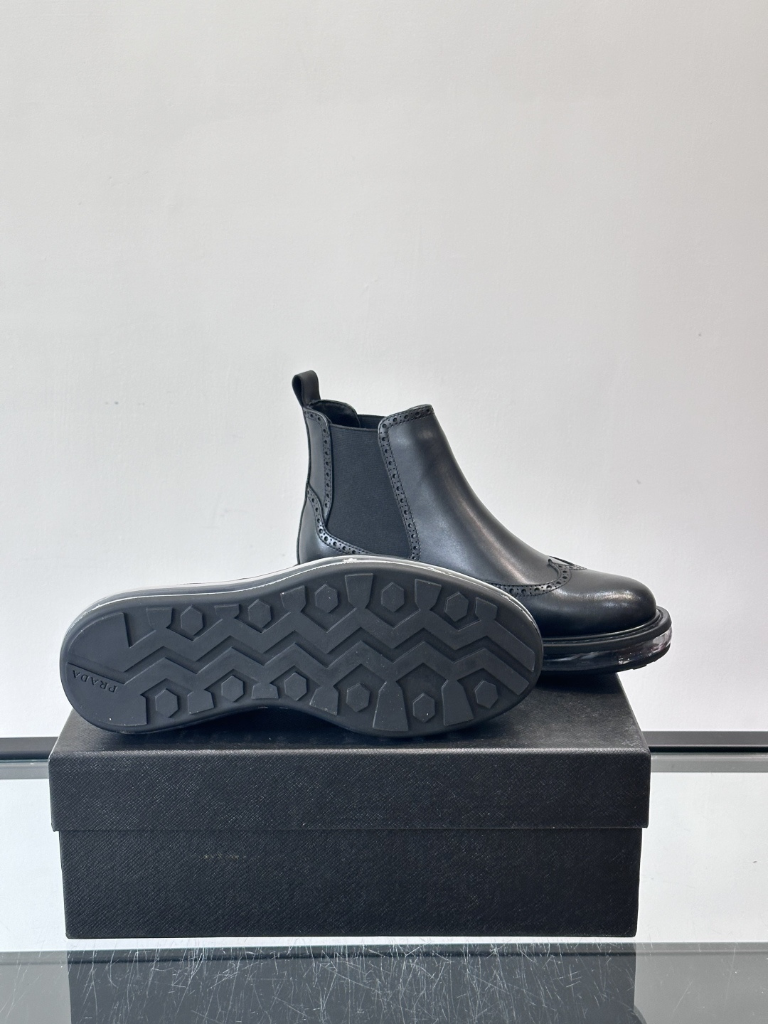 P家高端男士秋冬气垫高帮靴，进口头层牛皮打造，水染牛皮内里，原版气垫减震耐磨橡胶底，脚感舒适，高端大气！