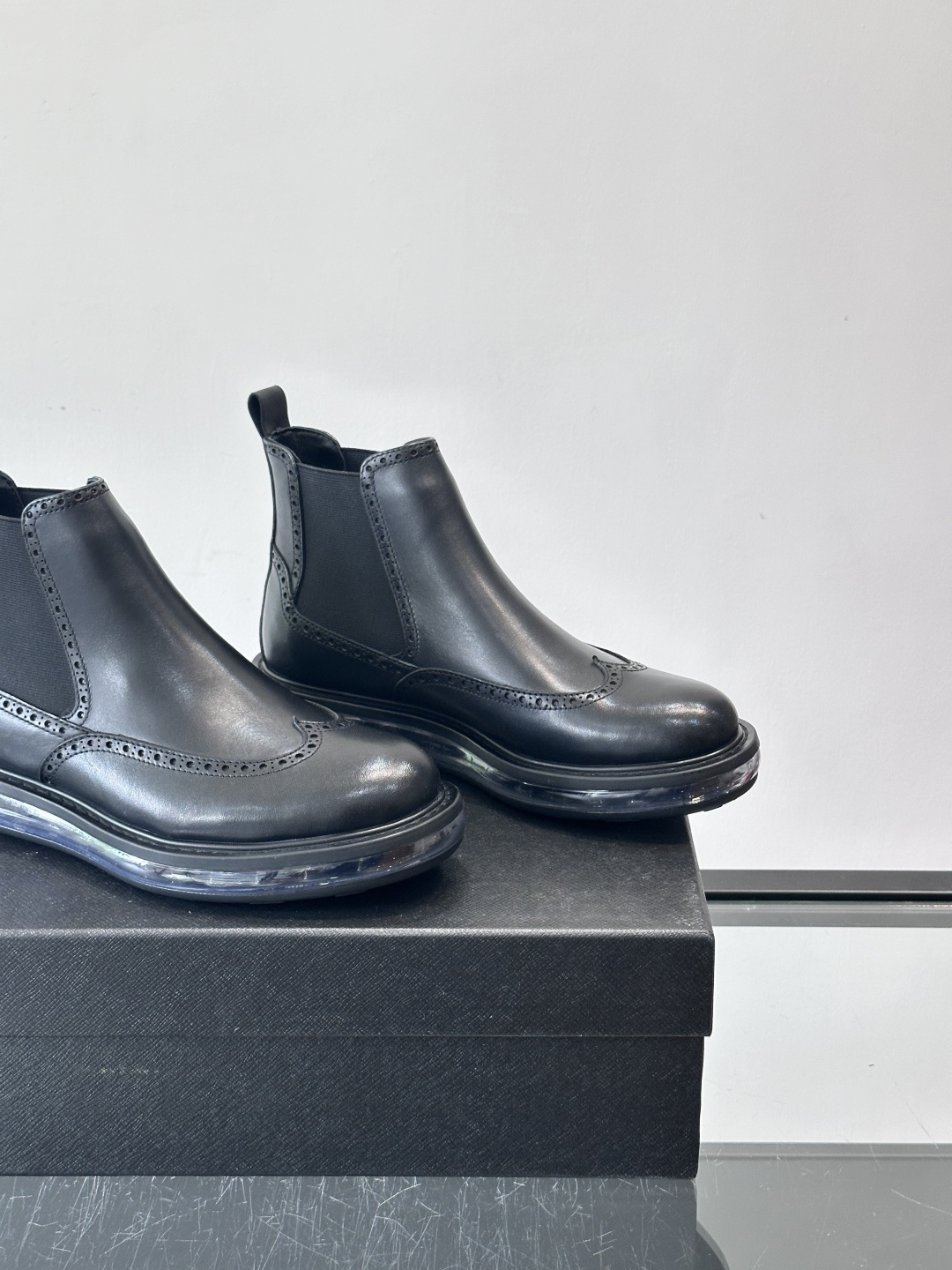 P家高端男士秋冬气垫高帮靴，进口头层牛皮打造，水染牛皮内里，原版气垫减震耐磨橡胶底，脚感舒适，高端大气！