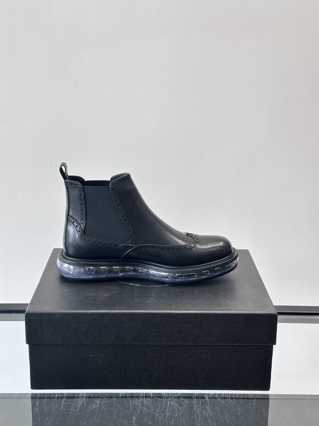 P家高端男士秋冬气垫高帮靴，进口头层牛皮打造，水染牛皮内里，原版气垫减震耐磨橡胶底，脚感舒适，高端大气！