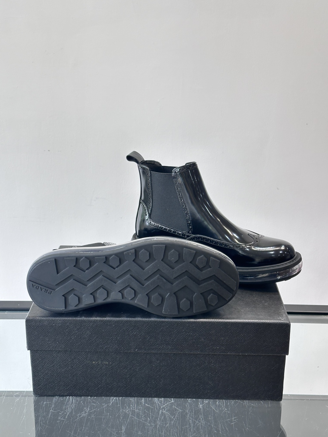 P家高端男士秋冬气垫高帮靴，进口头层牛皮打造，水染牛皮内里，原版气垫减震耐磨橡胶底，脚感舒适，高端大气！