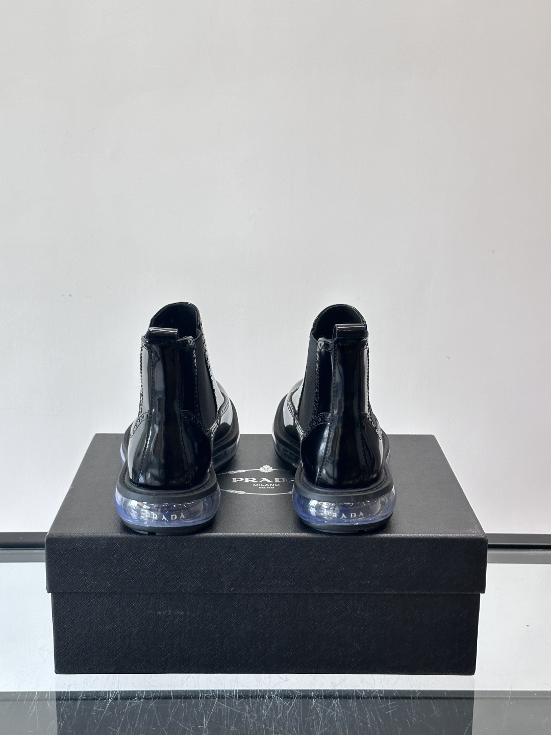 P家高端男士秋冬气垫高帮靴，进口头层牛皮打造，水染牛皮内里，原版气垫减震耐磨橡胶底，脚感舒适，高端大气！