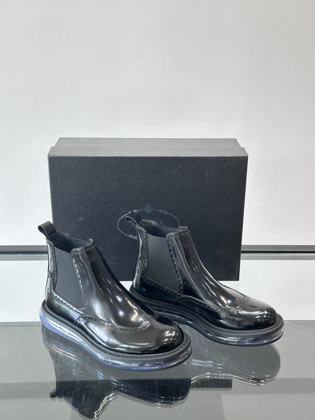 P家高端男士秋冬气垫高帮靴，进口头层牛皮打造，水染牛皮内里，原版气垫减震耐磨橡胶底，脚感舒适，高端大气！