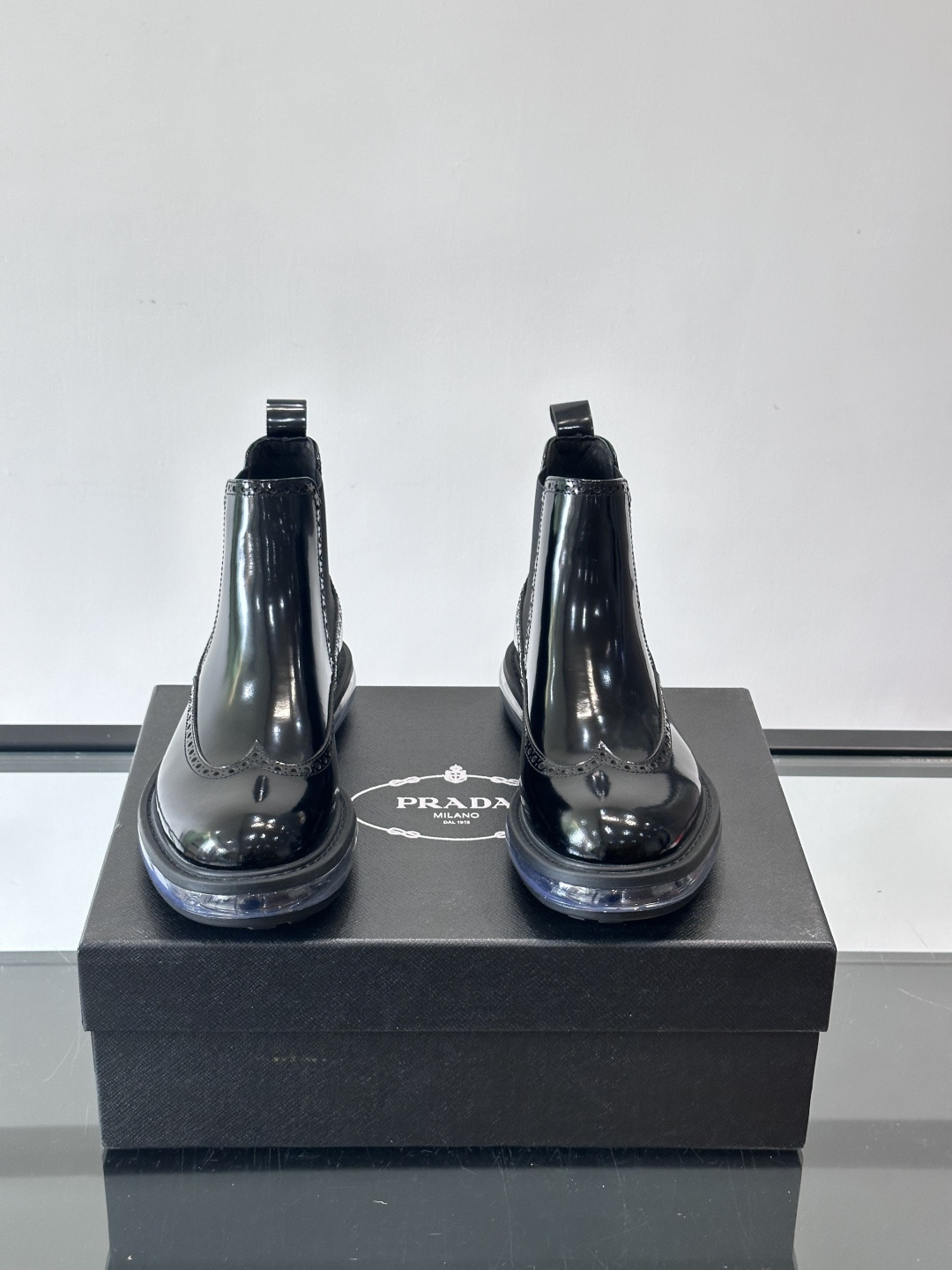 P家高端男士秋冬气垫高帮靴，进口头层牛皮打造，水染牛皮内里，原版气垫减震耐磨橡胶底，脚感舒适，高端大气！