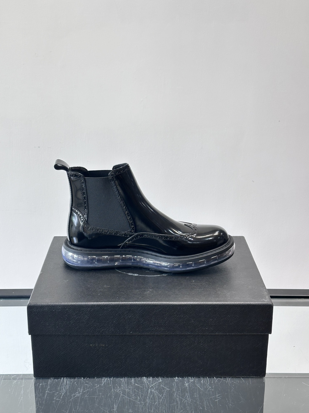 P家高端男士秋冬气垫高帮靴，进口头层牛皮打造，水染牛皮内里，原版气垫减震耐磨橡胶底，脚感舒适，高端大气！