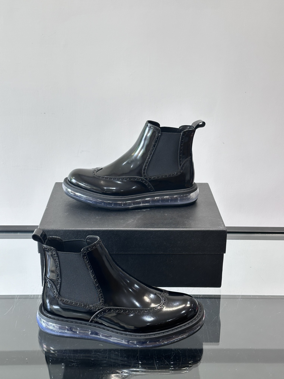 P家高端男士秋冬气垫高帮靴，进口头层牛皮打造，水染牛皮内里，原版气垫减震耐磨橡胶底，脚感舒适，高端大气！