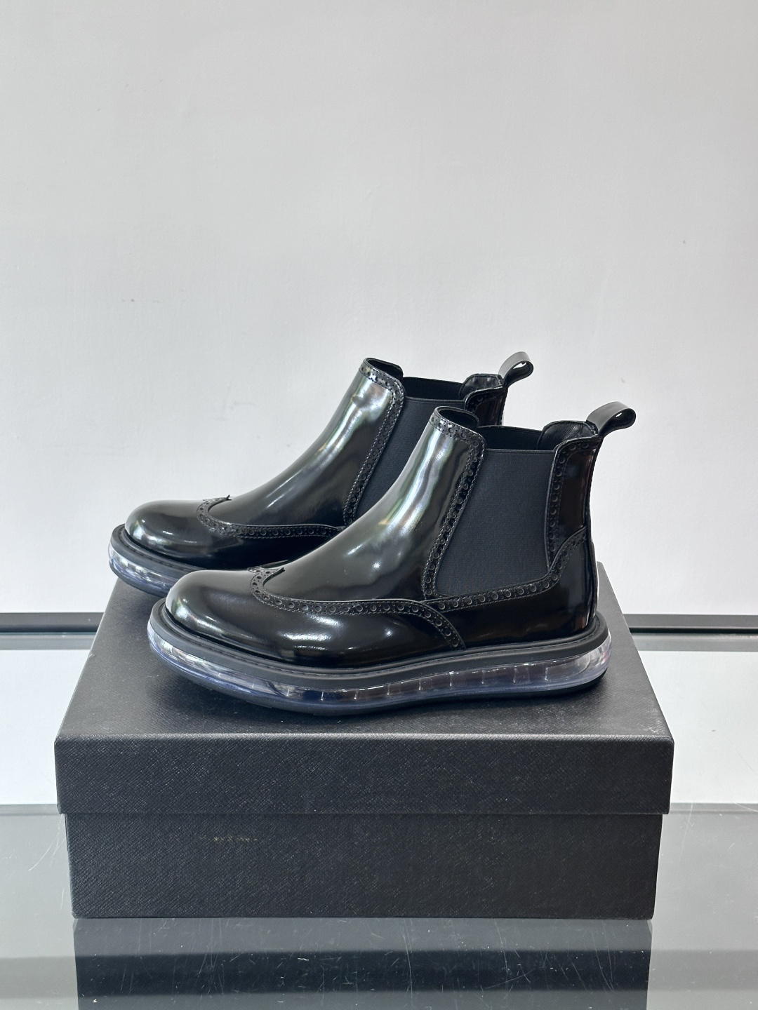 P家高端男士秋冬气垫高帮靴，进口头层牛皮打造，水染牛皮内里，原版气垫减震耐磨橡胶底，脚感舒适，高端大气！