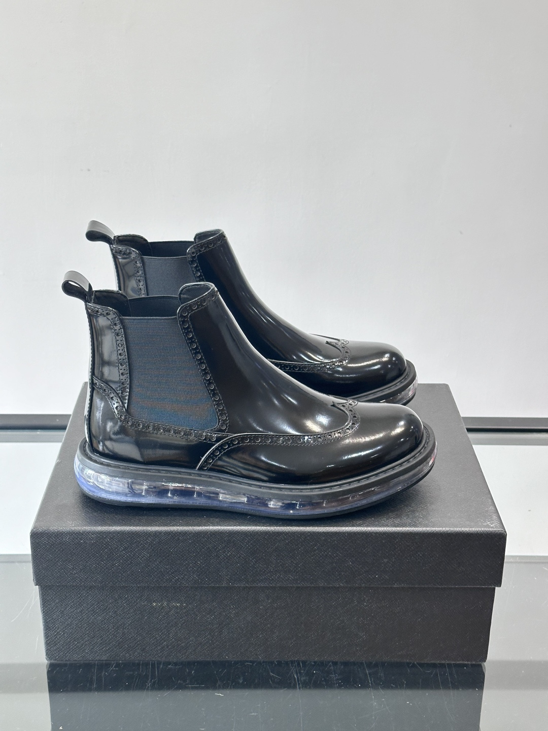 P家高端男士秋冬气垫高帮靴，进口头层牛皮打造，水染牛皮内里，原版气垫减震耐磨橡胶底，脚感舒适，高端大气！