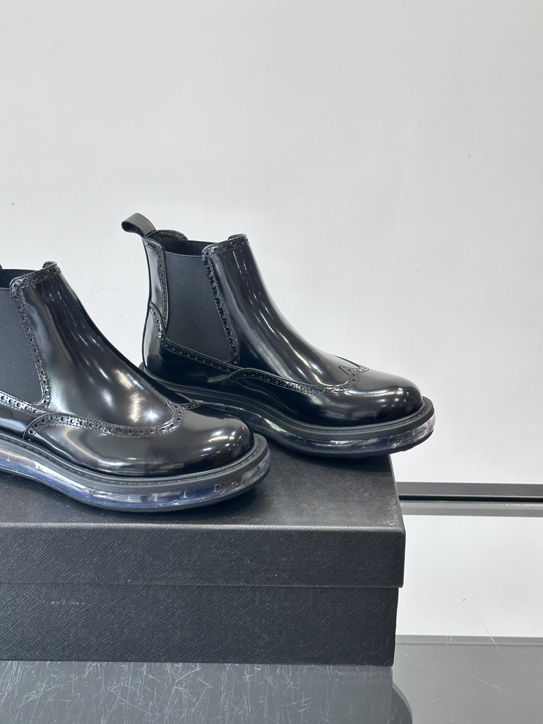 P家高端男士秋冬气垫高帮靴，进口头层牛皮打造，水染牛皮内里，原版气垫减震耐磨橡胶底，脚感舒适，高端大气！