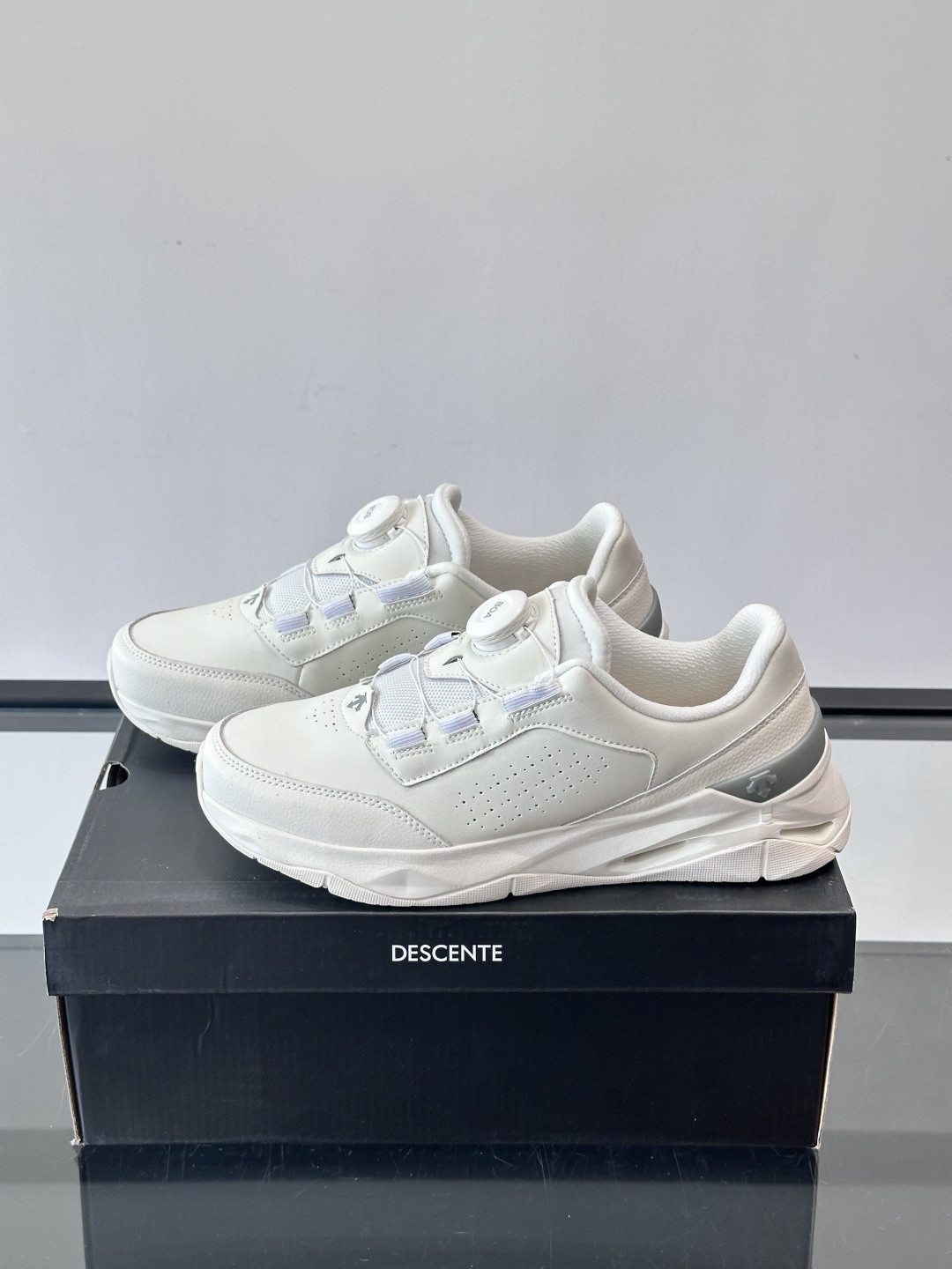 迪桑特 ENERZITE BOA 运动鞋❤️这款ENERZITE BOA运动鞋，简约又有科技感，鞋面是高