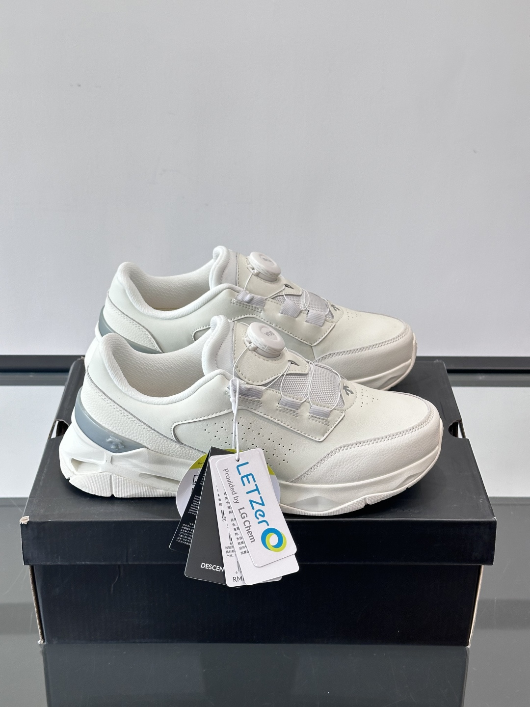 迪桑特 ENERZITE BOA 运动鞋❤️这款ENERZITE BOA运动鞋，简约又有科技感，鞋面是高