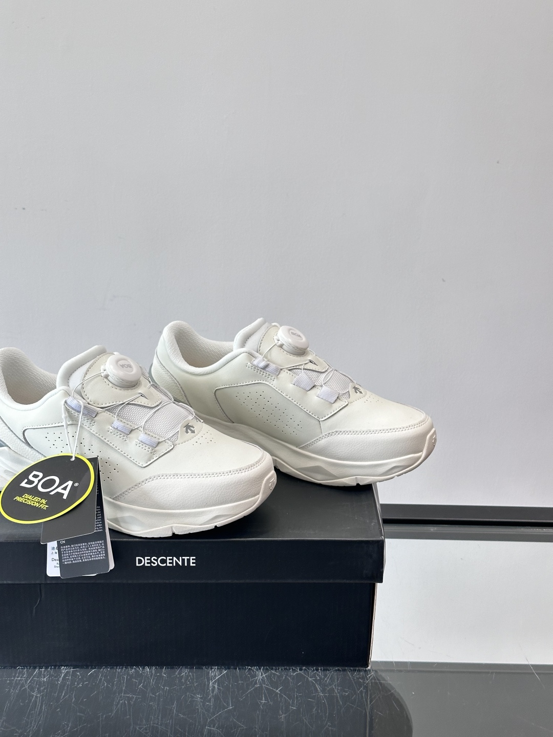 迪桑特 ENERZITE BOA 运动鞋❤️这款ENERZITE BOA运动鞋，简约又有科技感，鞋面是高