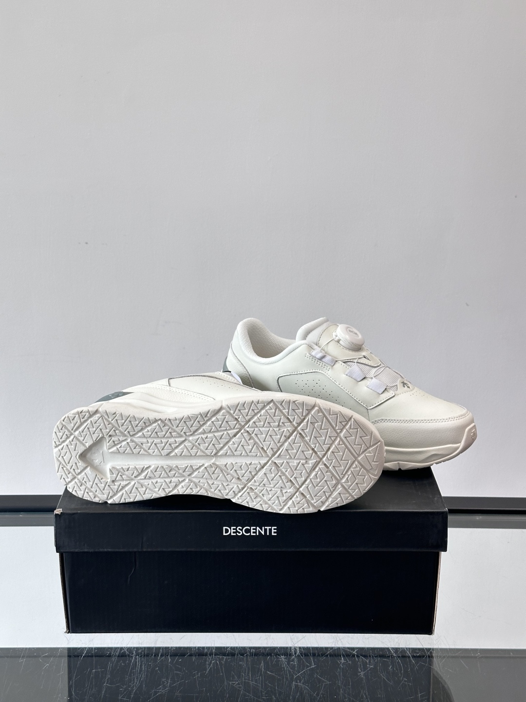 迪桑特 ENERZITE BOA 运动鞋❤️这款ENERZITE BOA运动鞋，简约又有科技感，鞋面是高