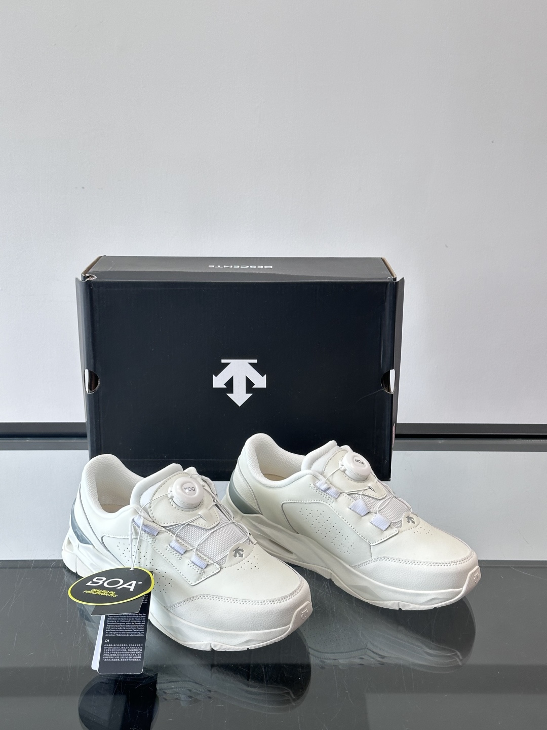 迪桑特 ENERZITE BOA 运动鞋❤️这款ENERZITE BOA运动鞋，简约又有科技感，鞋面是高