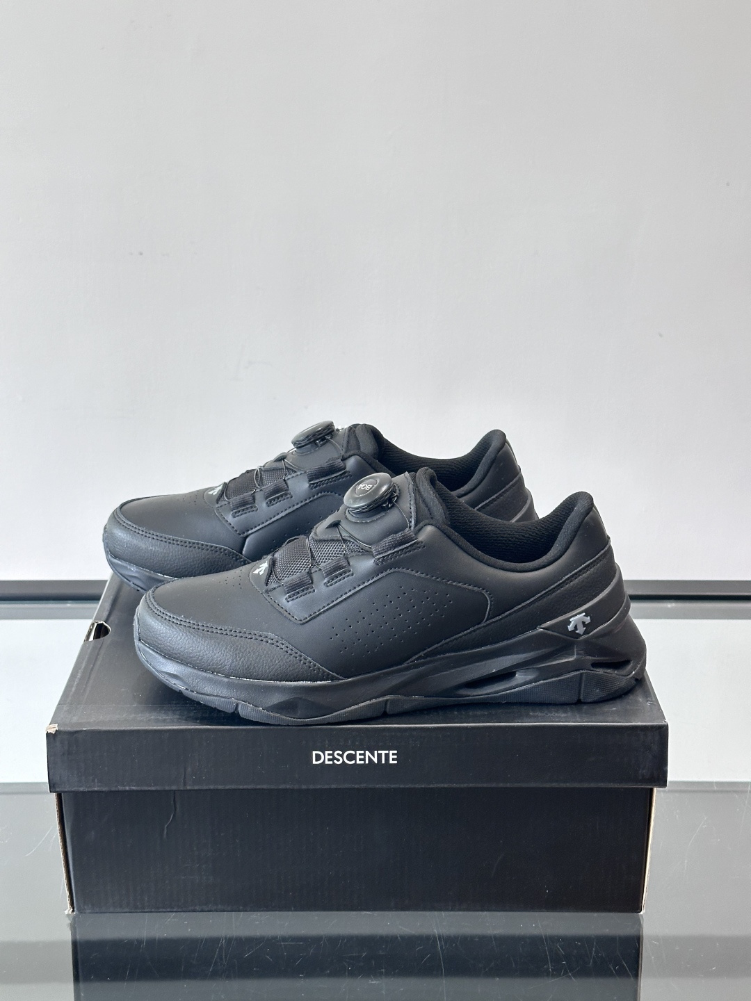 迪桑特 ENERZITE BOA 运动鞋❤️这款ENERZITE BOA运动鞋，简约又有科技感，鞋面是高