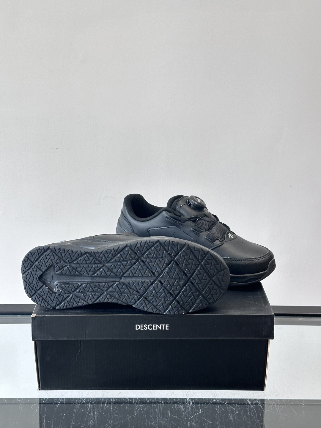 迪桑特 ENERZITE BOA 运动鞋❤️这款ENERZITE BOA运动鞋，简约又有科技感，鞋面是高