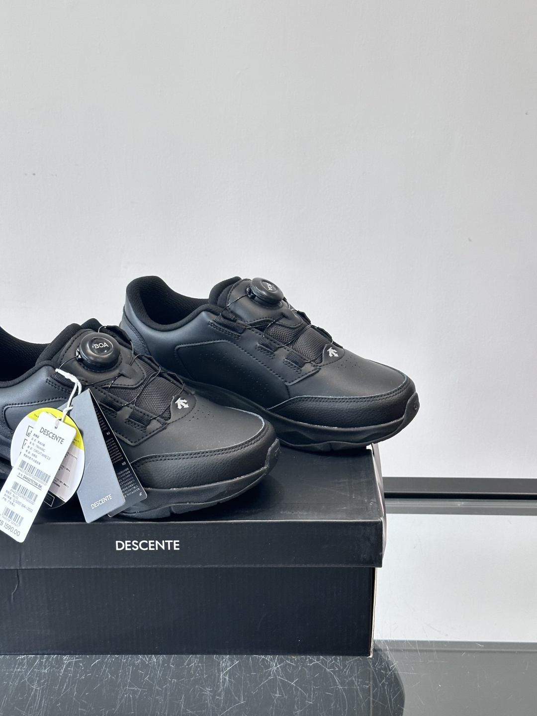 迪桑特 ENERZITE BOA 运动鞋❤️这款ENERZITE BOA运动鞋，简约又有科技感，鞋面是高