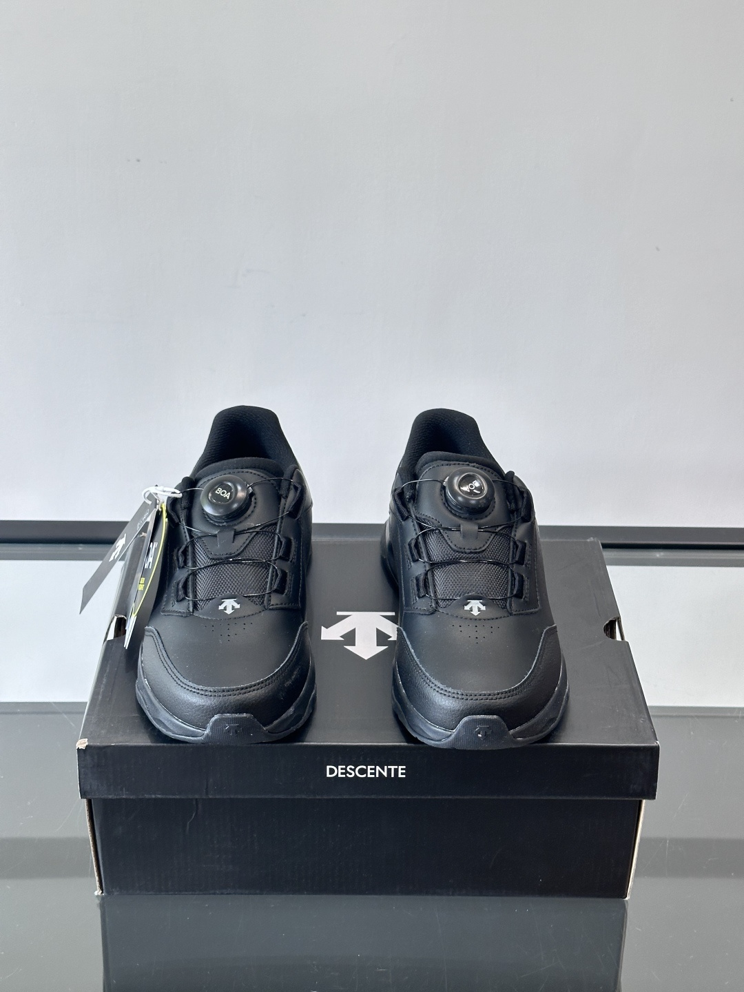 迪桑特 ENERZITE BOA 运动鞋❤️这款ENERZITE BOA运动鞋，简约又有科技感，鞋面是高