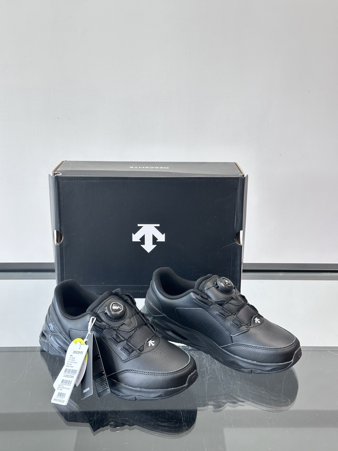 迪桑特 ENERZITE BOA 运动鞋❤️这款ENERZITE BOA运动鞋，简约又有科技感，鞋面是高