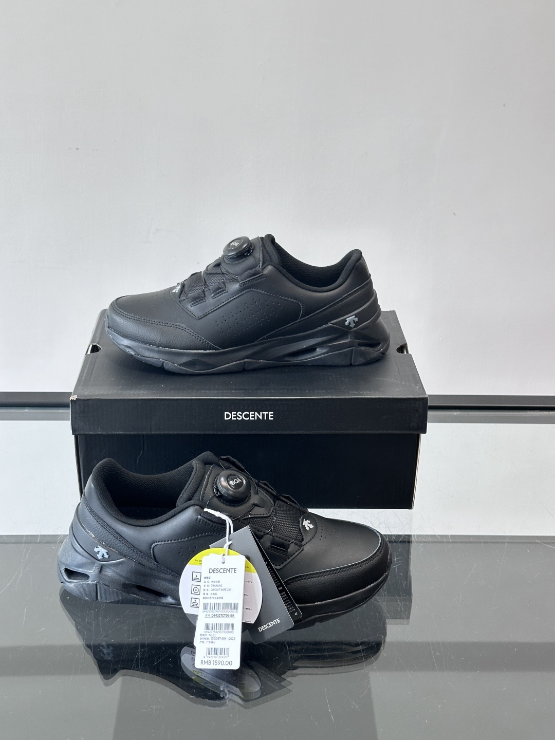 迪桑特 ENERZITE BOA 运动鞋❤️这款ENERZITE BOA运动鞋，简约又有科技感，鞋面是高